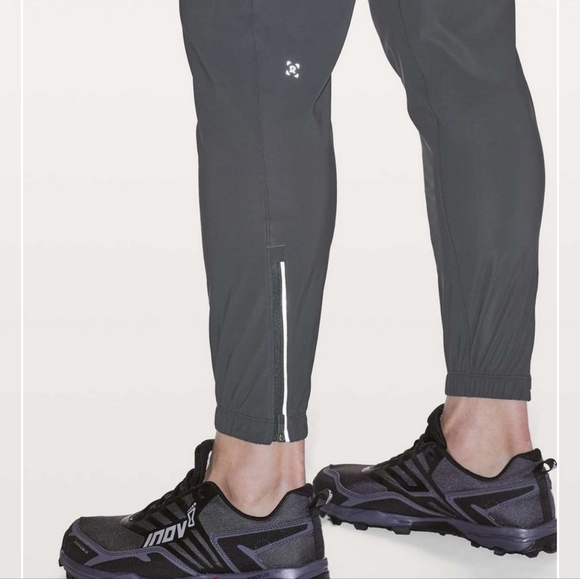 Lululemon Surge Jogger In Obsidian Small 29" Inseam Pockets Ankle Zip Reflective - Picture 9 of 11